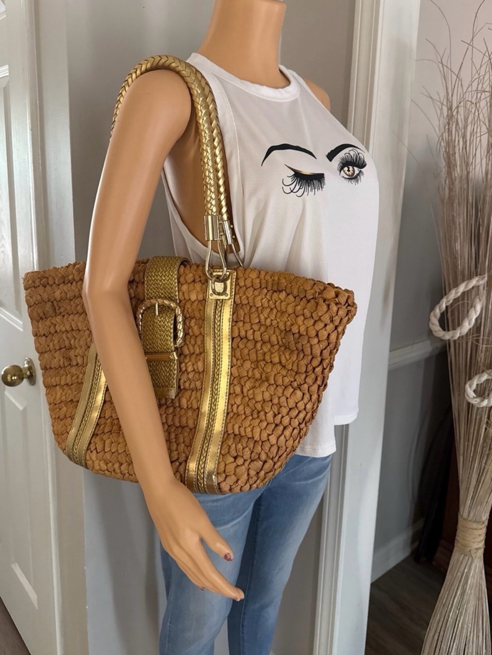 Michael Kors Santorini Corn Husk Shopper
Tote - Neutral Color